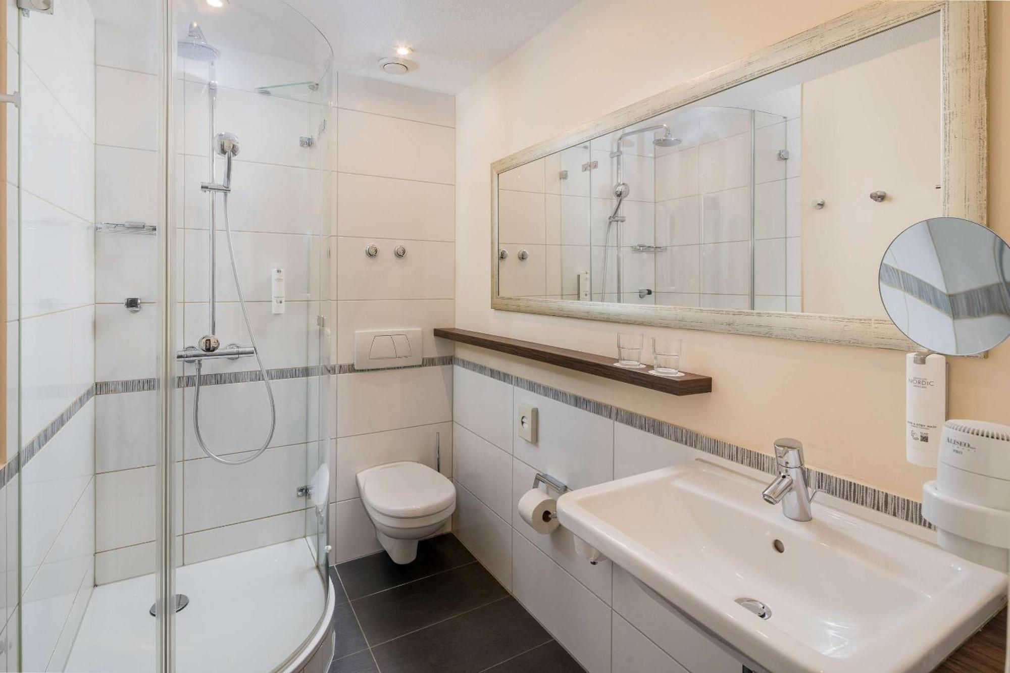 Best Western Hotel Lamm Зинген Екстериор снимка