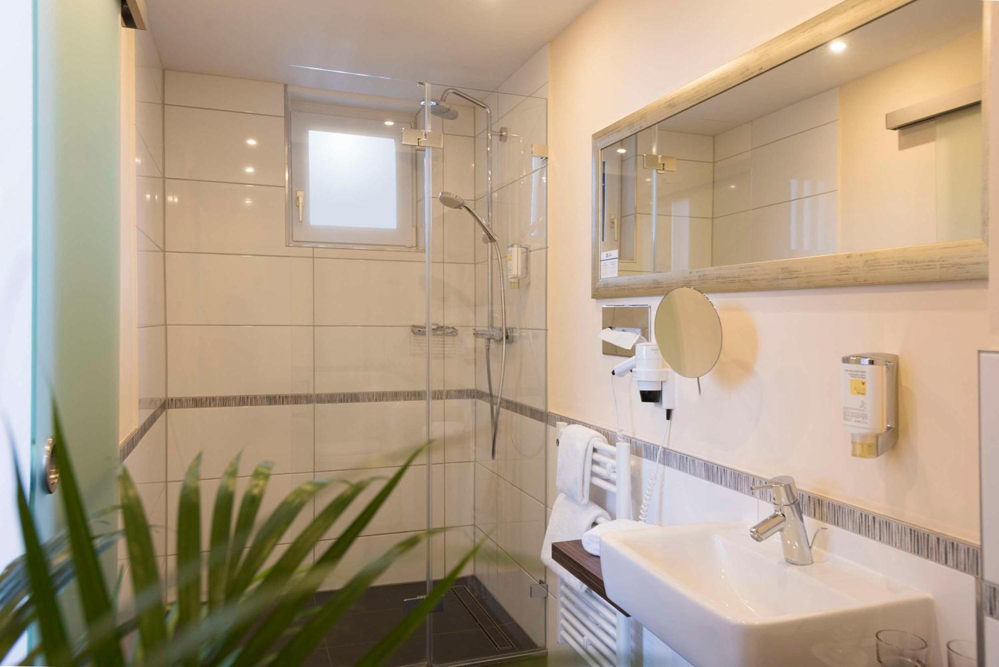 Best Western Hotel Lamm Зинген Екстериор снимка