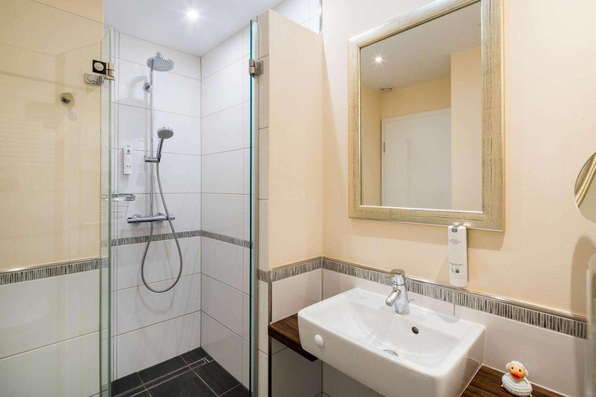 Best Western Hotel Lamm Зинген Екстериор снимка